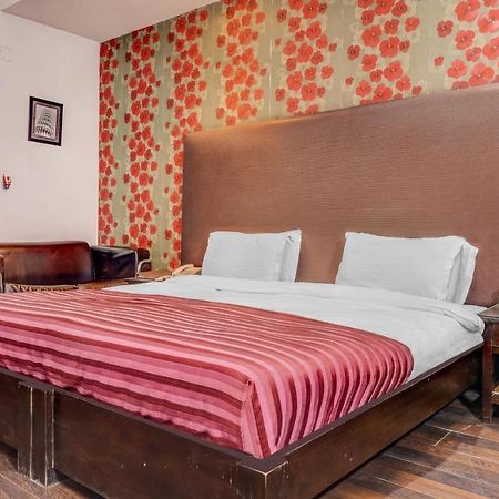 Hotel Chalet New Delhi Extérieur photo