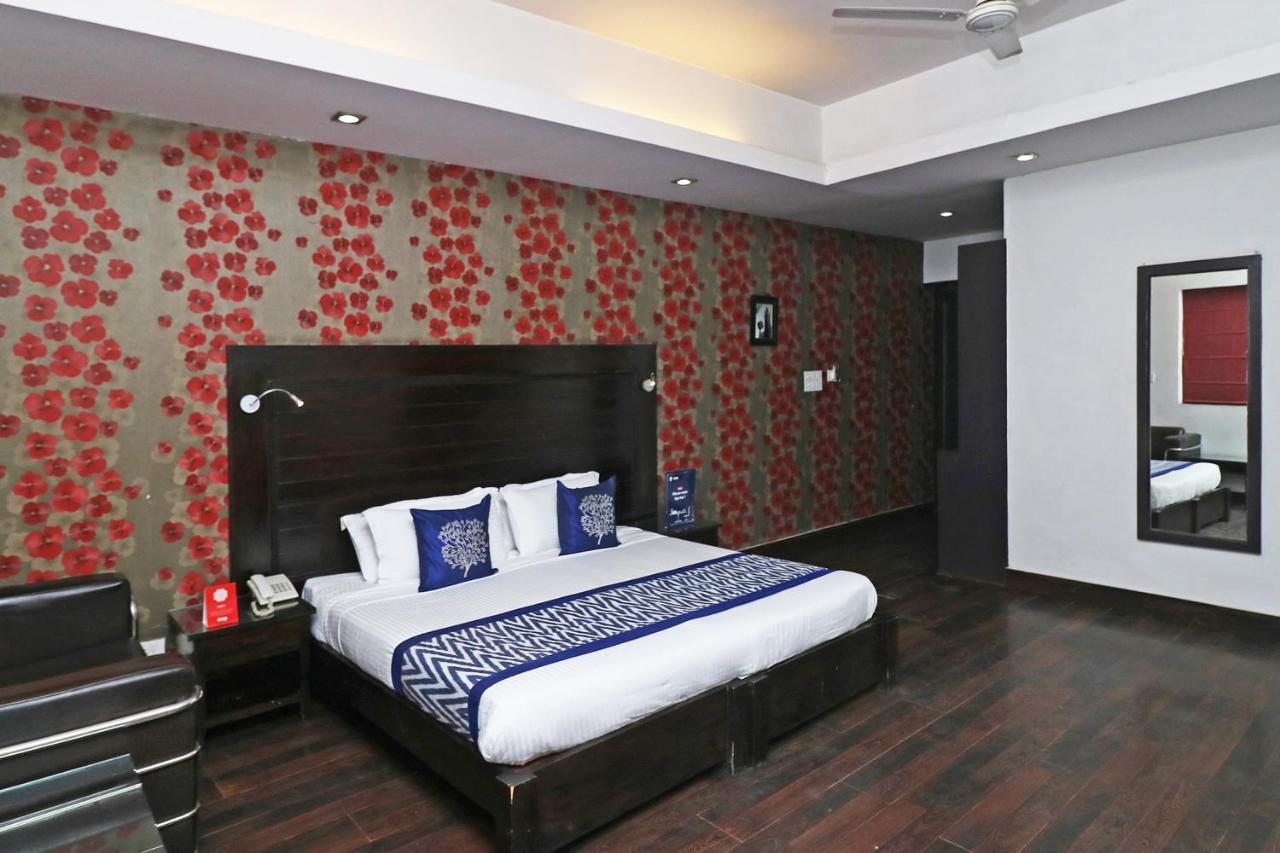 Hotel Chalet New Delhi Extérieur photo