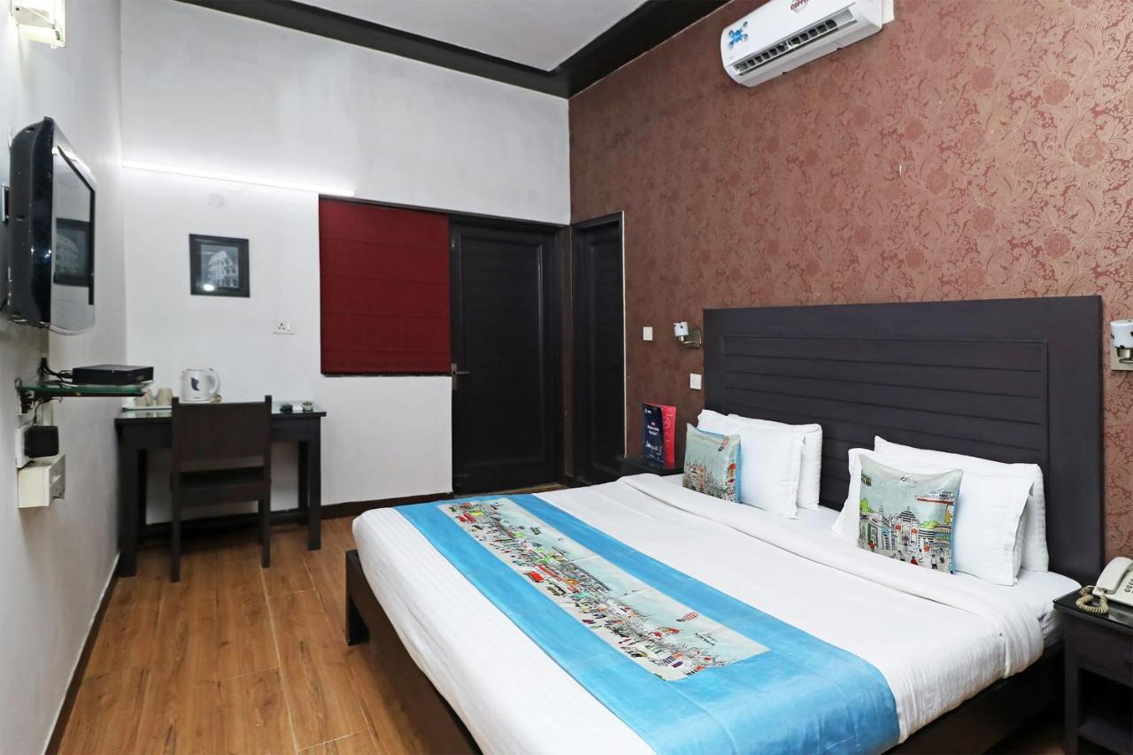 Hotel Chalet New Delhi Extérieur photo