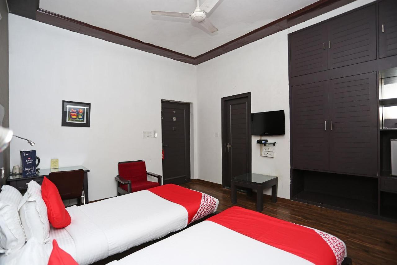 Hotel Chalet New Delhi Extérieur photo