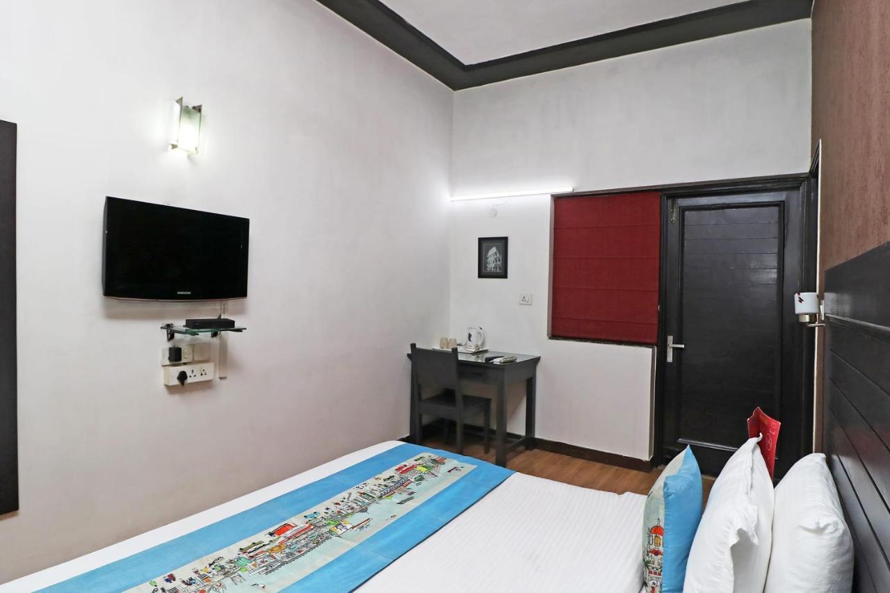 Hotel Chalet New Delhi Extérieur photo
