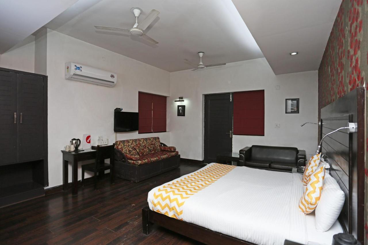Hotel Chalet New Delhi Extérieur photo
