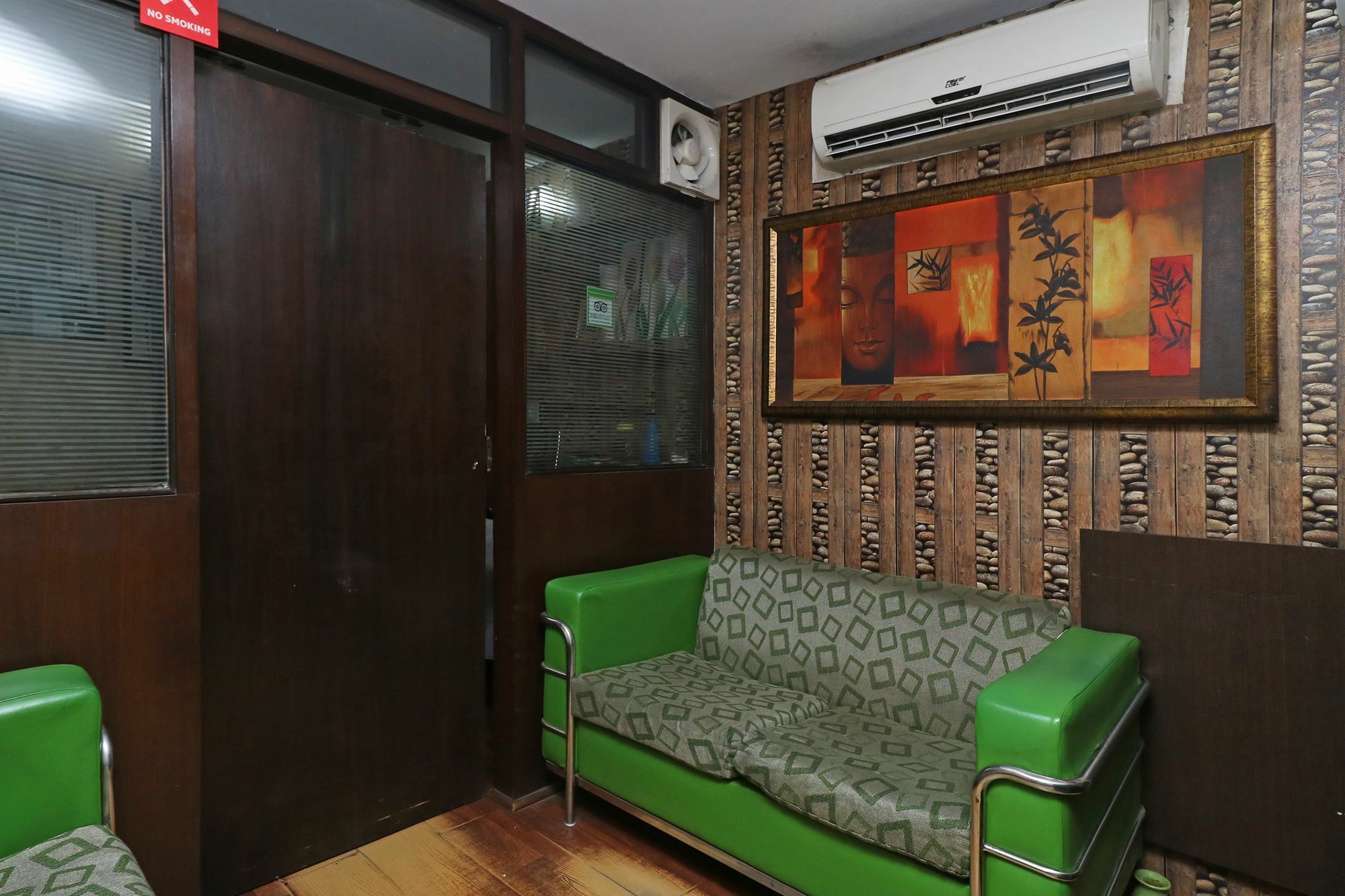 Hotel Chalet New Delhi Extérieur photo