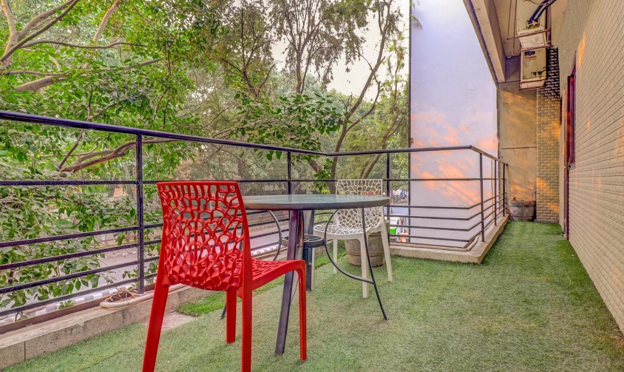 Hotel Chalet New Delhi Extérieur photo