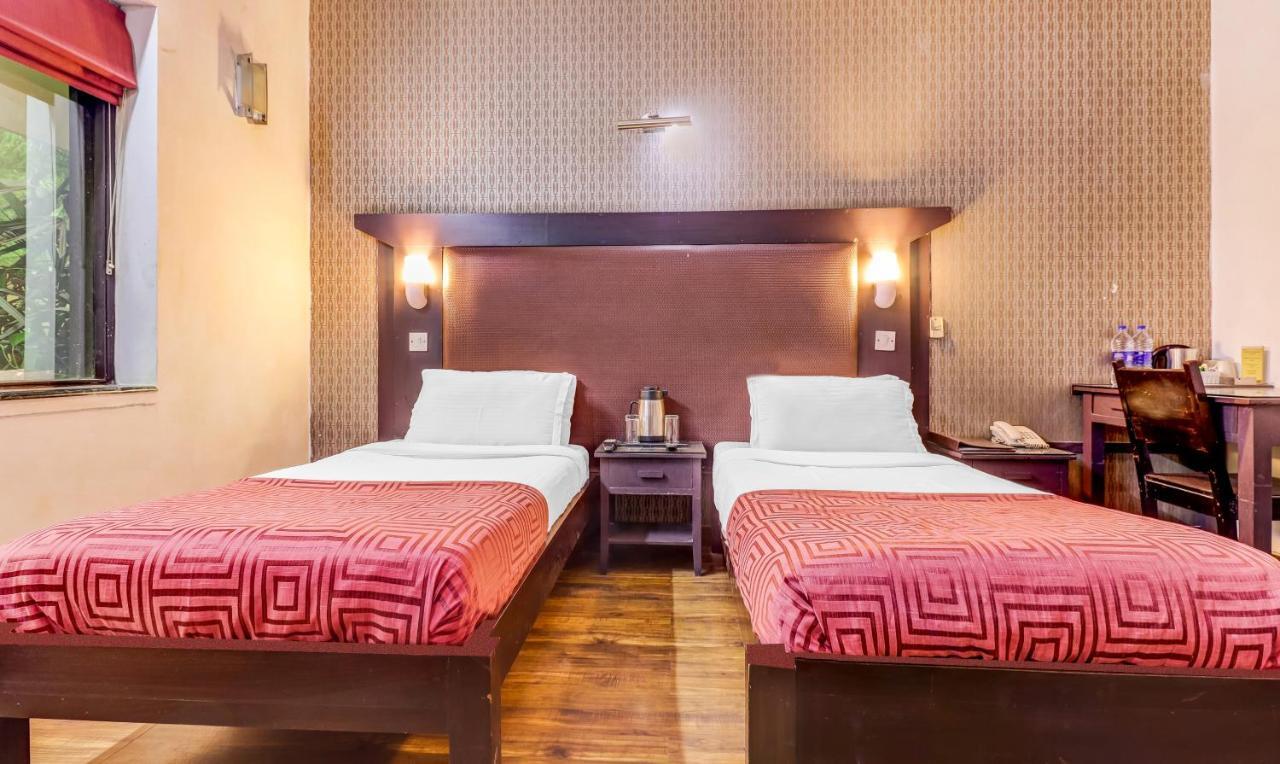 Hotel Chalet New Delhi Extérieur photo