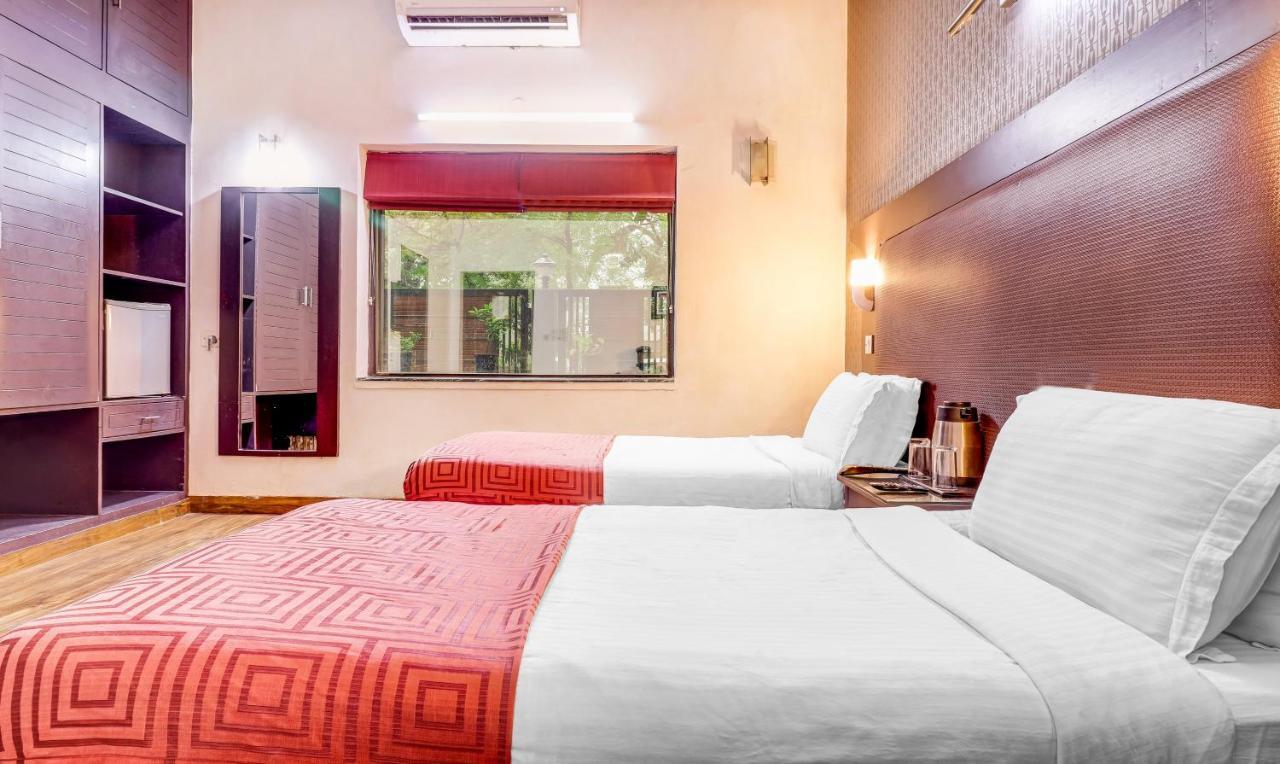 Hotel Chalet New Delhi Extérieur photo