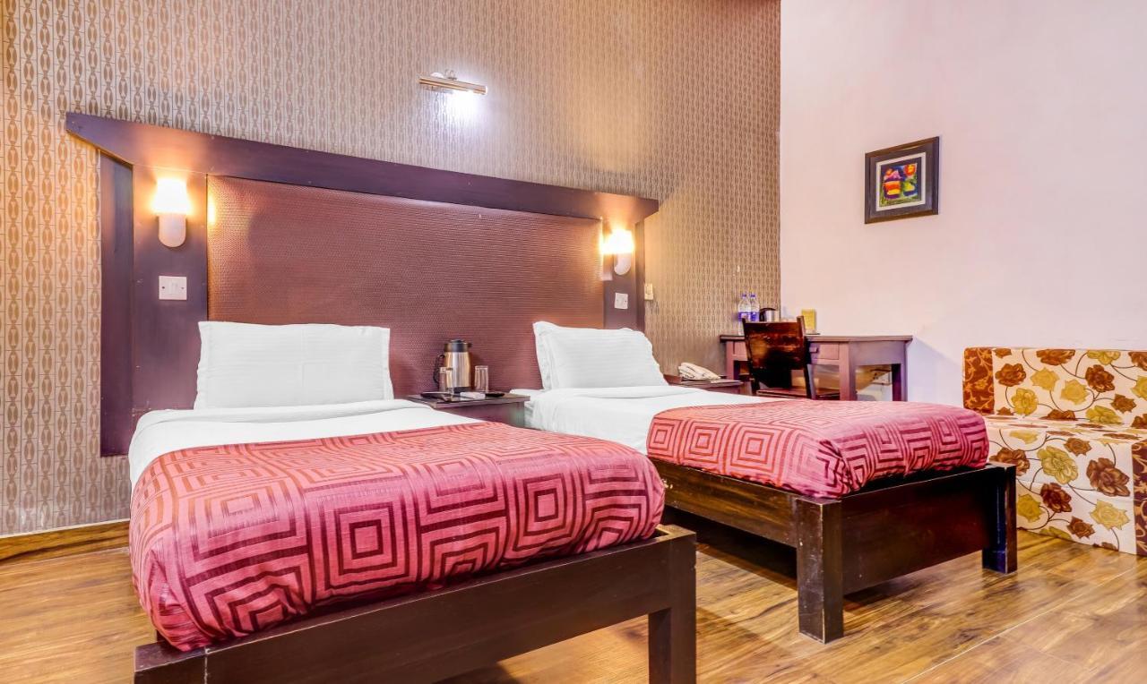 Hotel Chalet New Delhi Extérieur photo