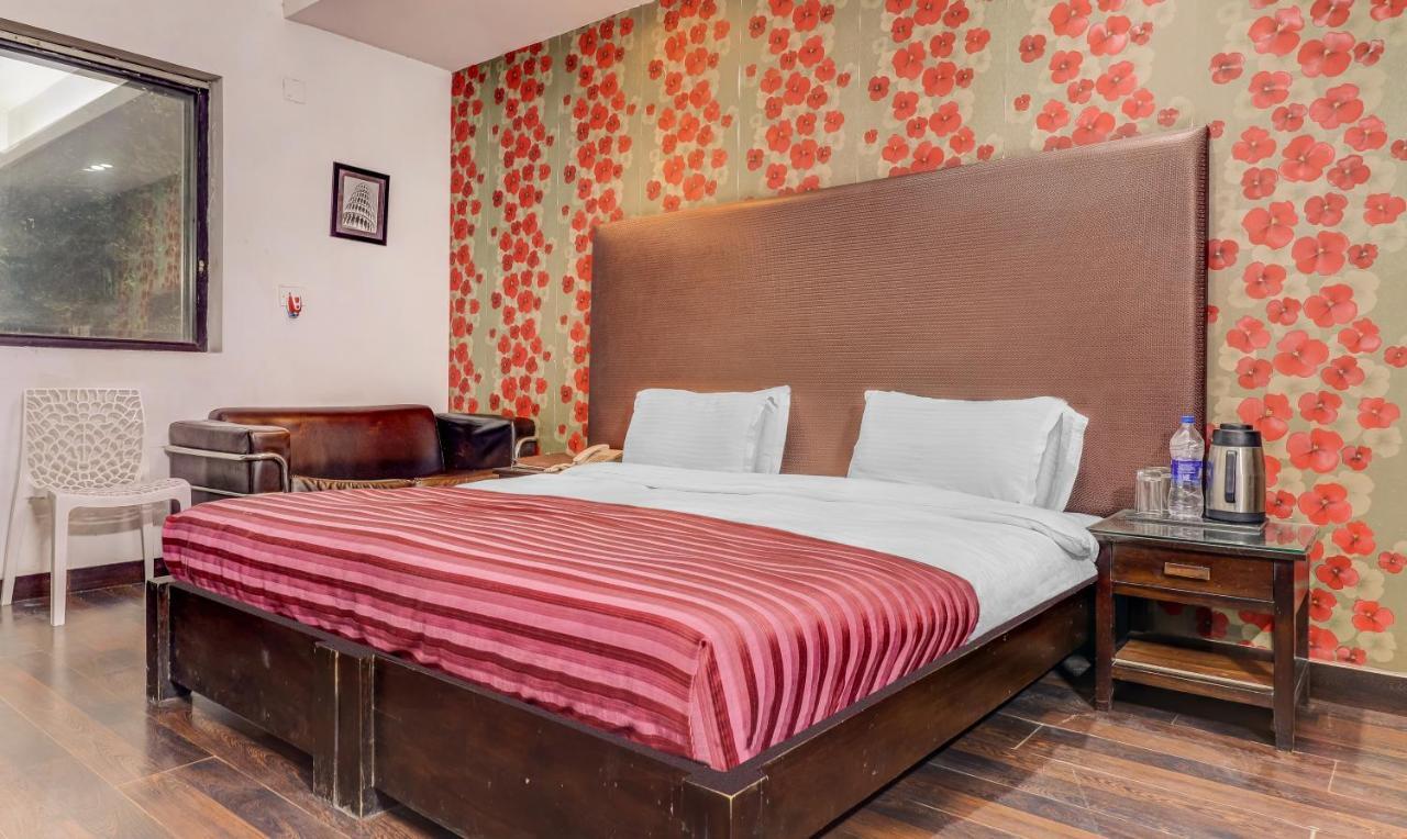 Hotel Chalet New Delhi Extérieur photo