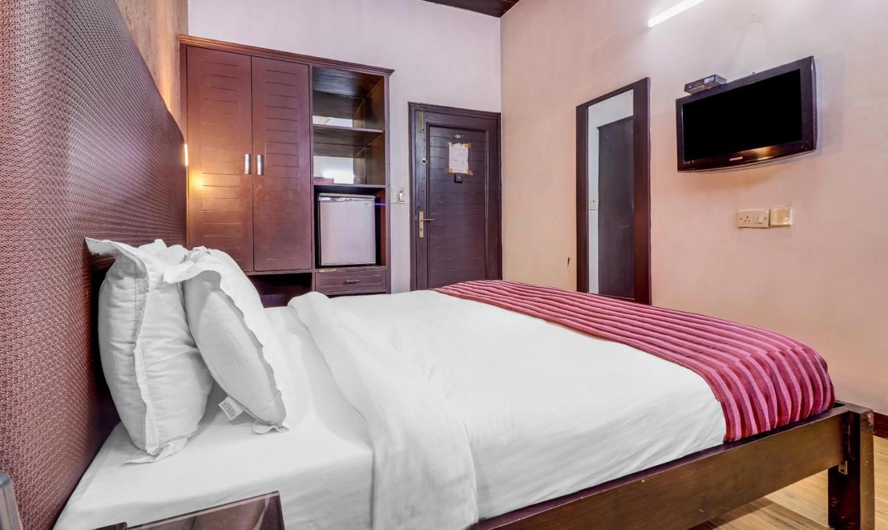 Hotel Chalet New Delhi Extérieur photo