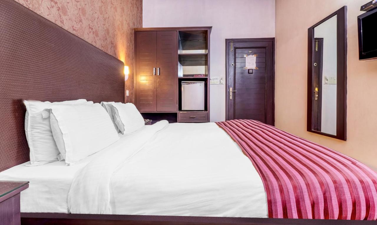 Hotel Chalet New Delhi Extérieur photo