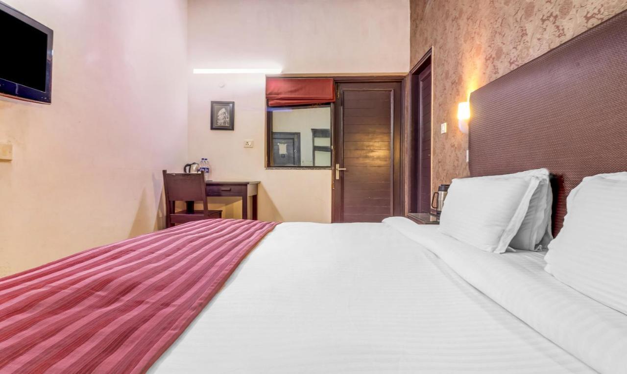Hotel Chalet New Delhi Extérieur photo