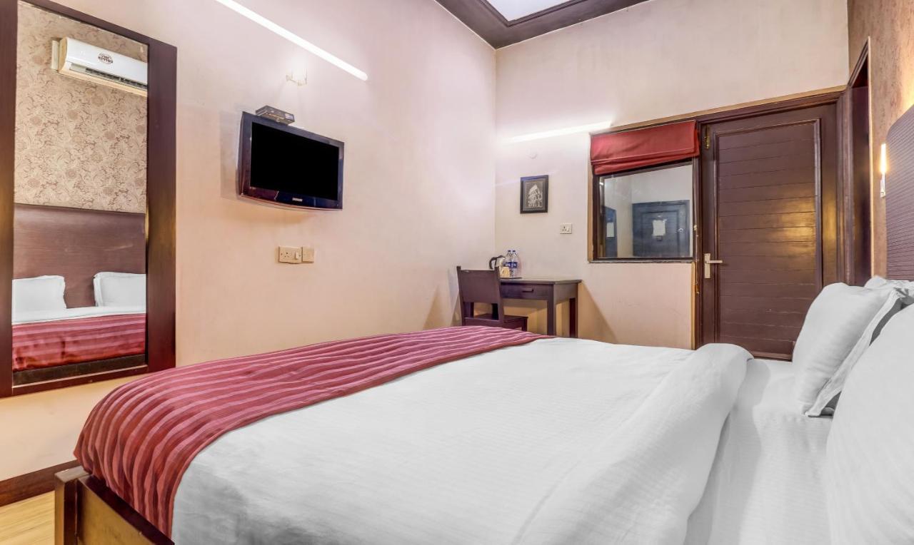 Hotel Chalet New Delhi Extérieur photo
