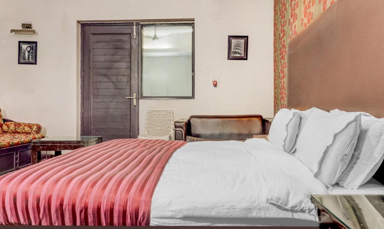 Hotel Chalet New Delhi Extérieur photo